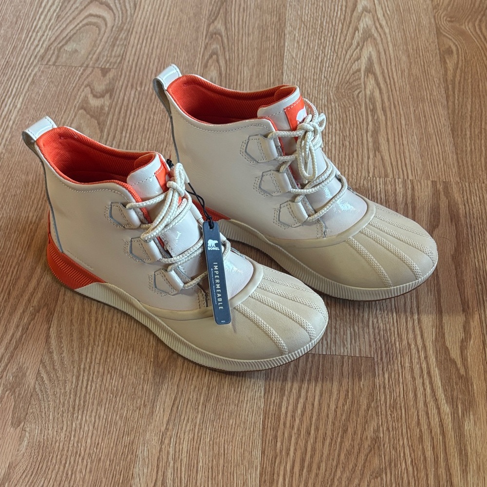 Sorel Out N About lll Classic Boots Bleached Ceramic and Orange NWT *Sold Out*